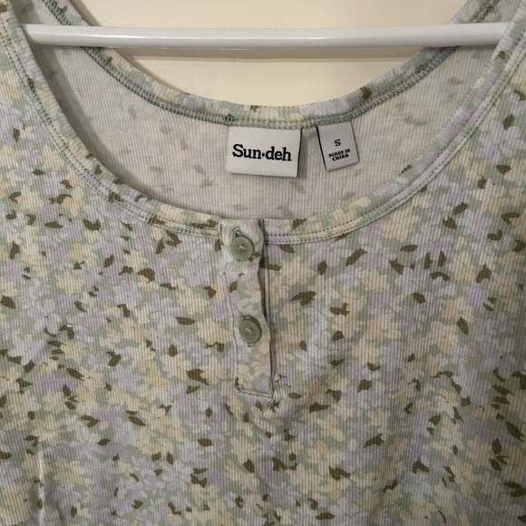 Sunday Best Aritzia Cropped Floral Tank NWOT - Picture 2 of 2